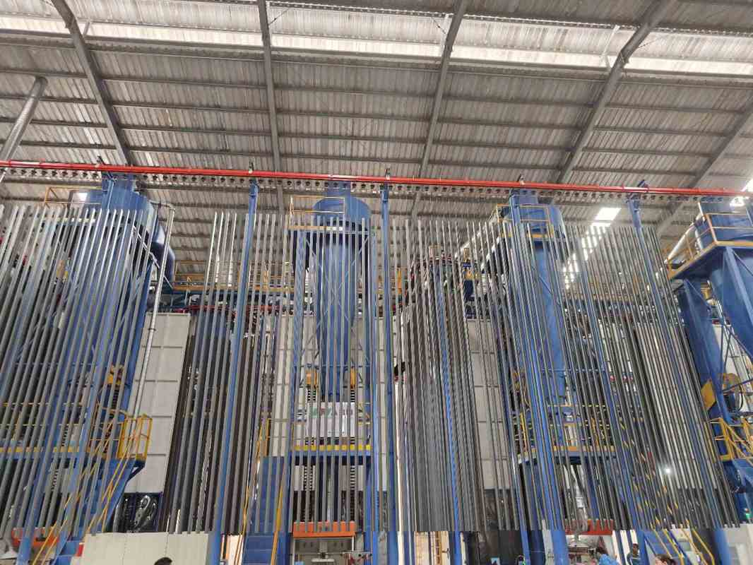 Flexible Control System Full-Automatic Vertical Powder Coating Line for Aluminum Profiles